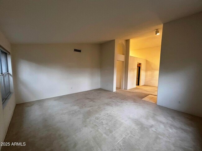 Building Photo - 4525 E Grovers Ave