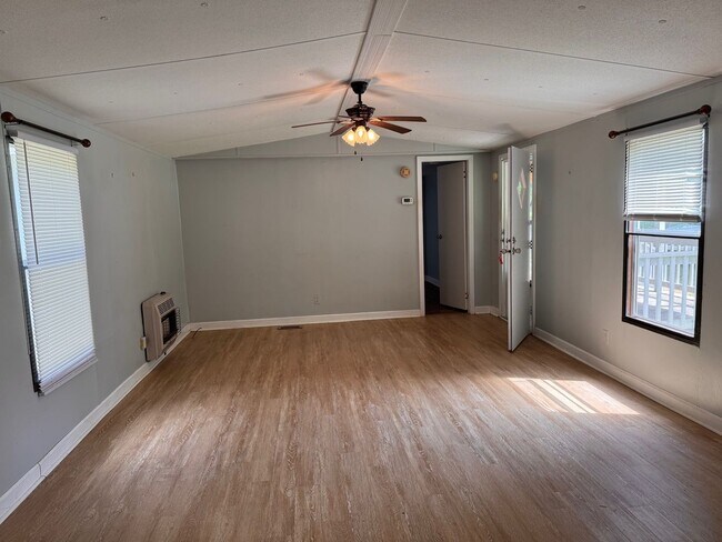 Foto del edificio - 2 BED, 2 BATH MOBILE HOME LOCATED IN ASHEBORO ON SOUTH LAKE DR!