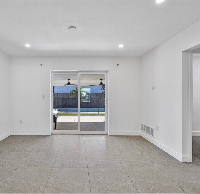 Foto del edificio - 340 NW 45th St