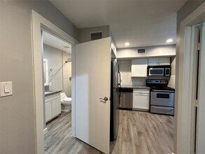 Building Photo - 2807 Beauchamp St