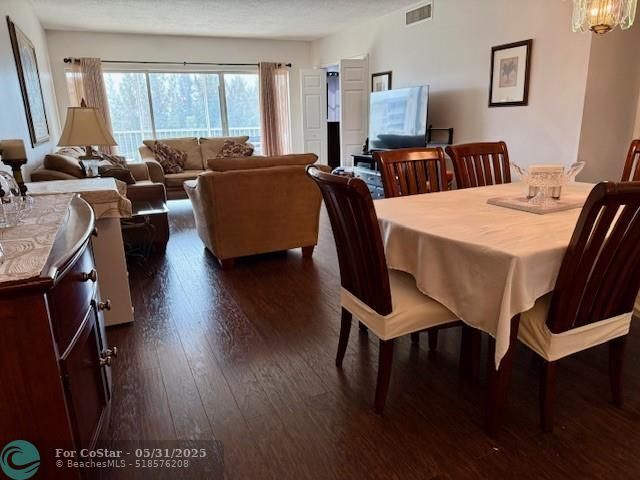 Foto del edificio - 3250 N Palm Aire Dr