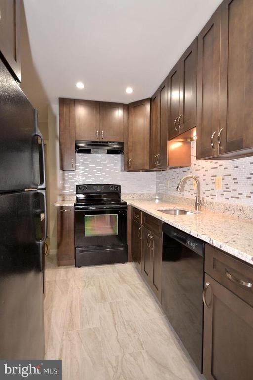 Foto del edificio - 6260 Edsall Rd