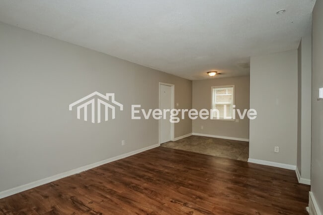 Foto del edificio - 473 Bradwood Ave