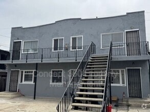 Building Photo - 758 Cerritos Ave