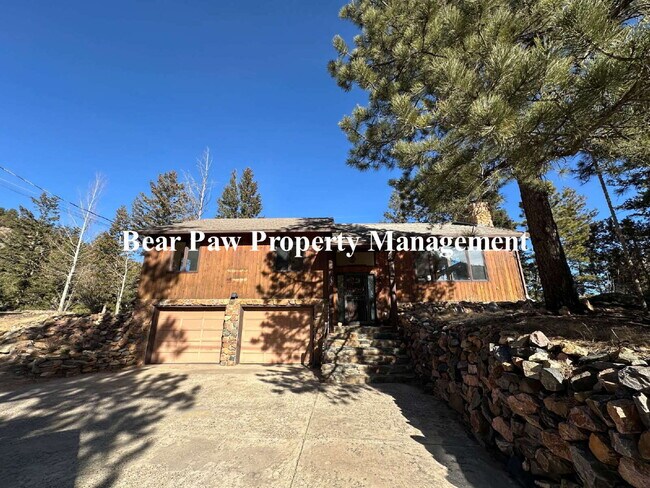 Foto del edificio - "Charming Floyd Hill Retreat: 3-Bed, 3-Bath on Clear Creek Road!"