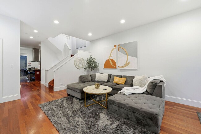 Foto del edificio - 1621 W Beach Ave