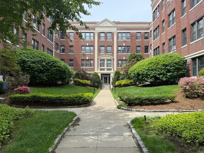 Building Photo - 141 Englewood Ave