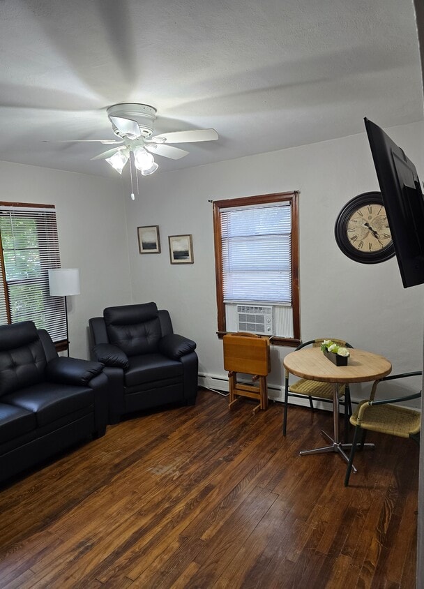 Photo - 310 Cottage Ct