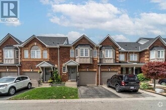 Building Photo - 1425-1425 Abbeywood Dr