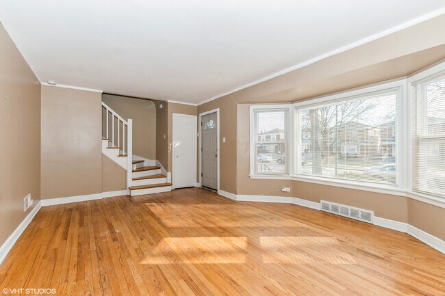 Building Photo - 8850 S Constance Ave