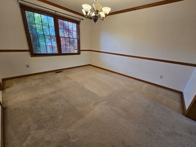 Building Photo - Beautiful 4 bedroom home in Normal!