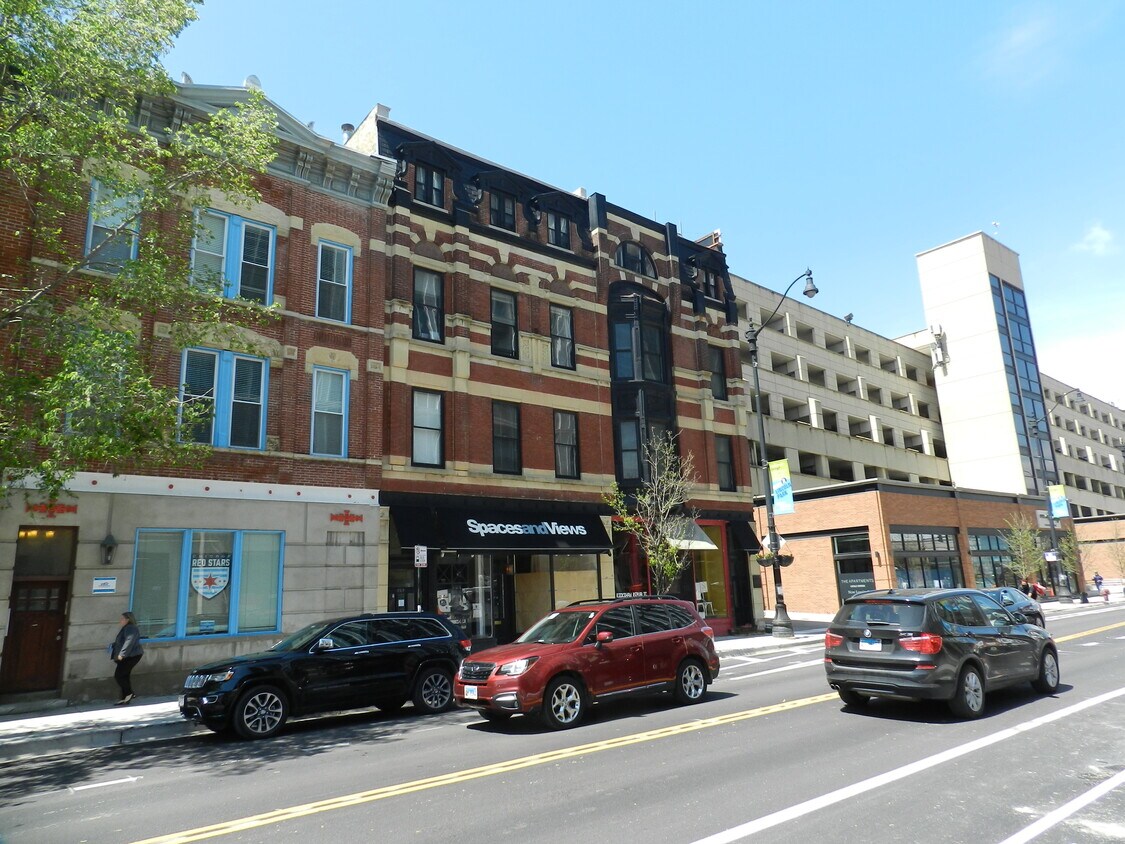 Primary Photo - 2310 N Lincoln Ave