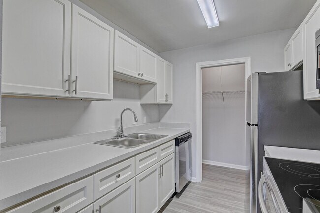Building Photo - 9190 Roan Ln