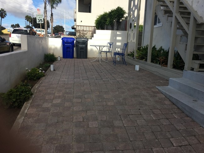 Building Photo - 416 Rosecrans Ave