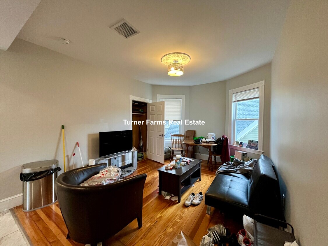 Foto principal - 267 E Cottage St