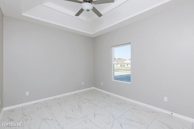 Foto del edificio - 2 br, 2 bath Apartment - 4004 HAWTHORNE AVE
