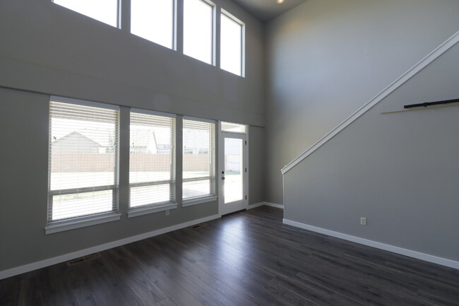 Building Photo - Charming 3-Bedroom Home with Designer Touc...