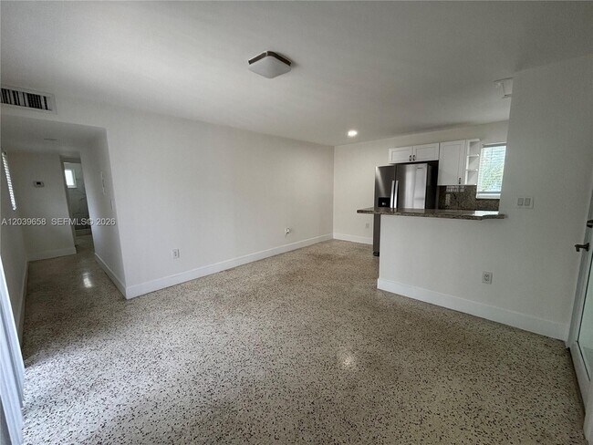 Building Photo - 458 E 31st St