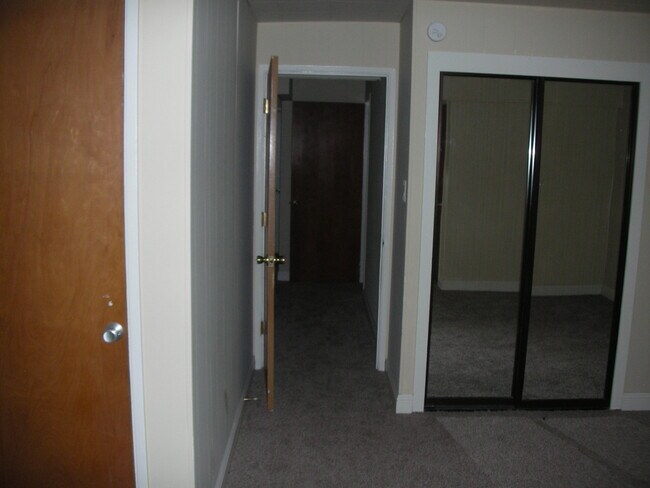 Foto del edificio - 135 Lake Dr