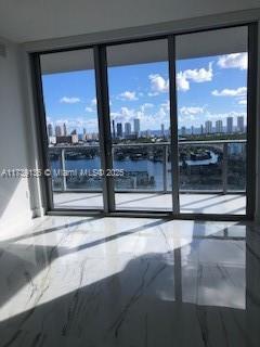 Foto del edificio - 16385 Biscayne Blvd