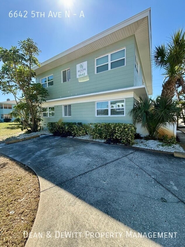 Foto principal - Completely Remodeled 2/1 in West St Pete -...