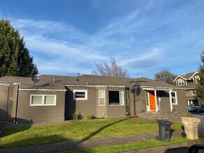 Building Photo - 1207 NW Jackson Ave