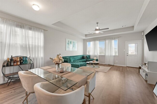 Building Photo - 24914 Adami Veduta Ct