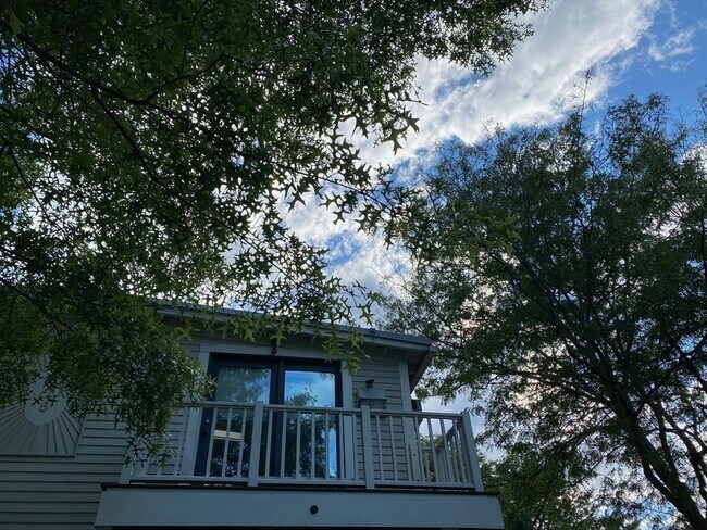 Foto del edificio - 576 Marrett Rd