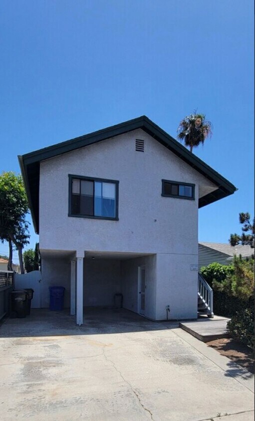 Foto principal - Upstairs 2 bed/1bath Apartment in Pacific Beach