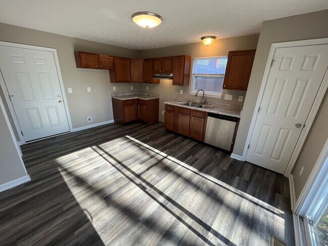 Foto del edificio - 5651 Woodhaven Dr