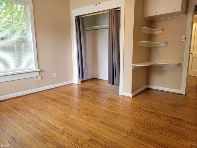Building Photo - 2 br, 1 bath Duplex - 202 North Ave E 204 ...