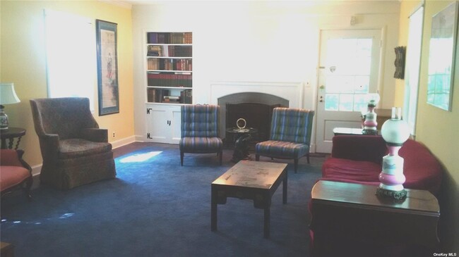 Foto del edificio - 398 Maplewood Rd