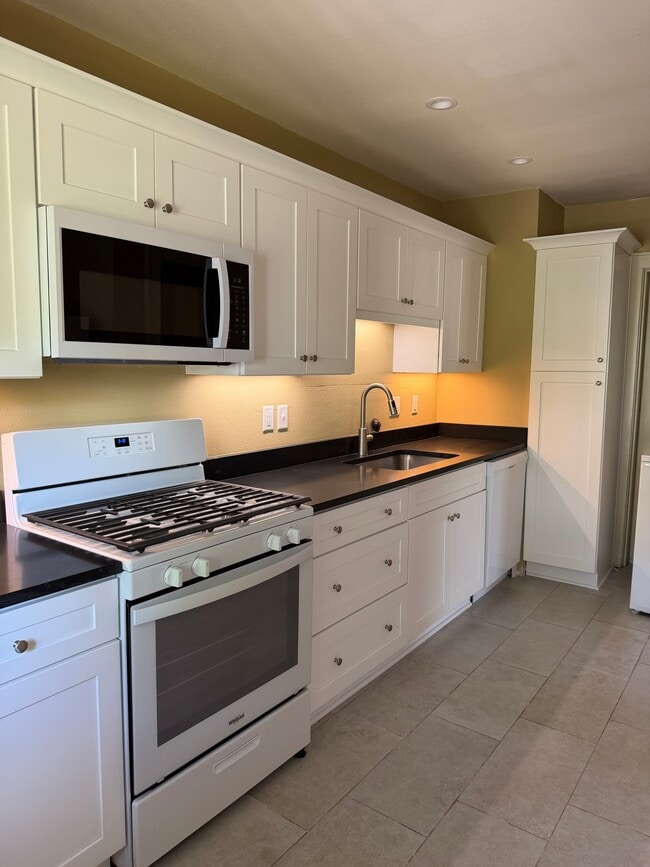 Foto del edificio - 607 E 6th St