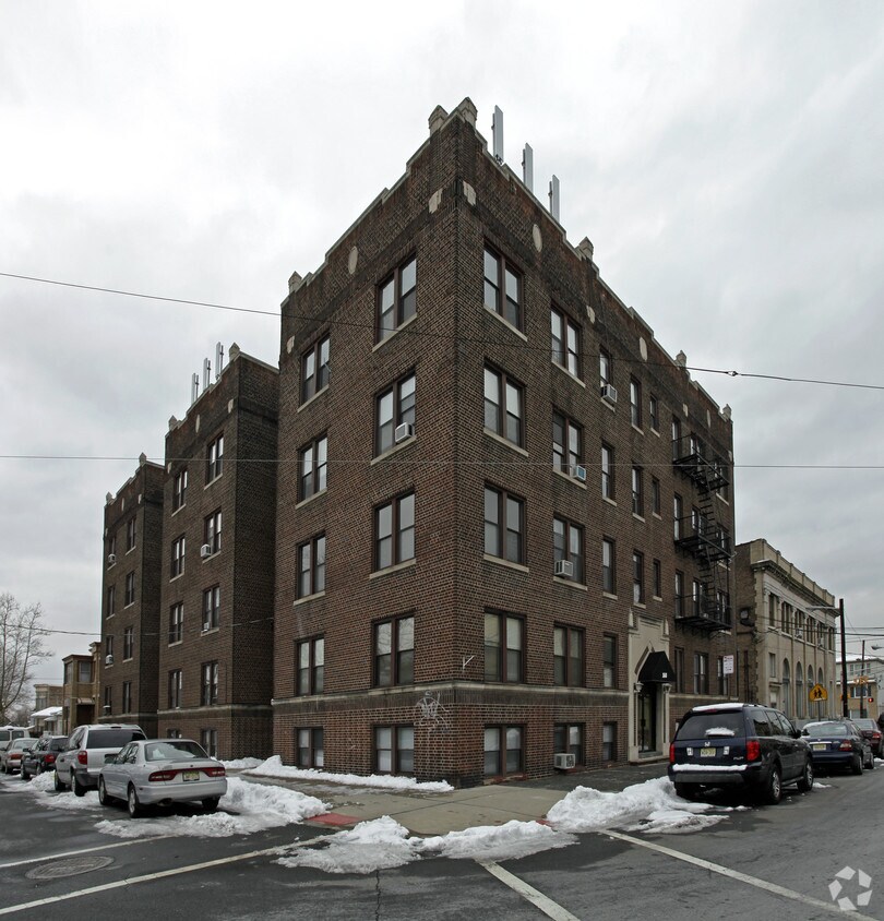 102 Columbia - 160 Thorne St