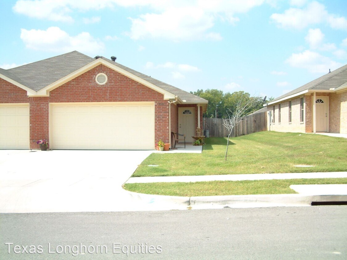 Primary Photo - 938 Sylvia St
