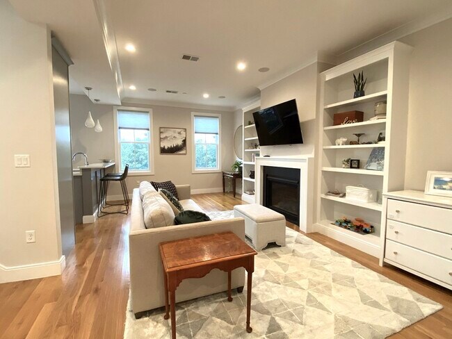 Foto del edificio - 364 Bunker Hill St