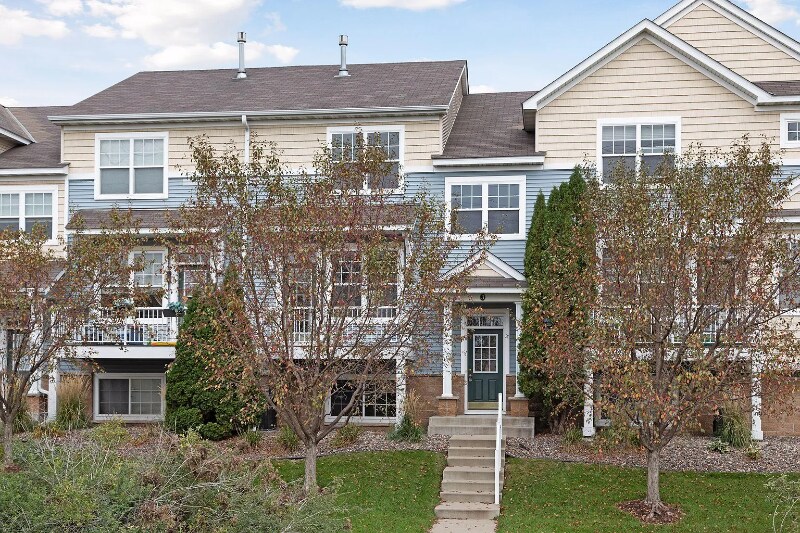 1682 Village Tr, Maplewood, MN 55109 Townhome Rentals in Maplewood MN