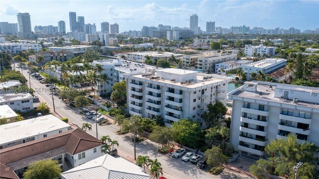 Foto del edificio - 110 S Shore Dr