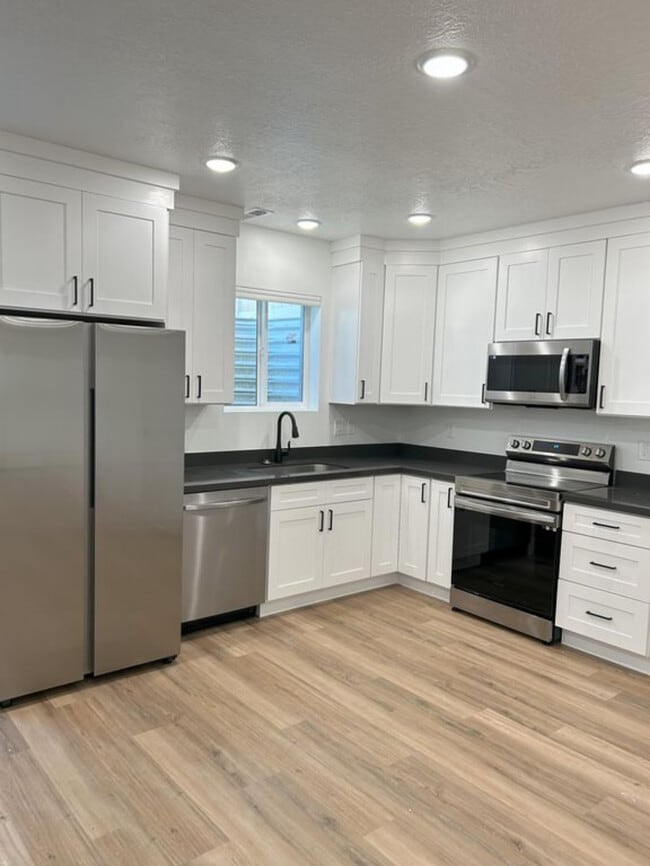 Building Photo - 288 E Center St