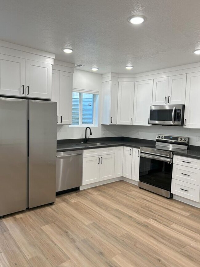 Foto del edificio - 288 E Center St