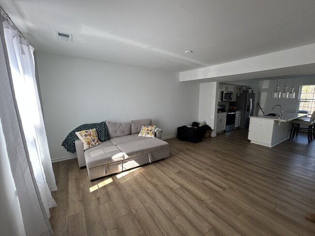 Building Photo - 64 Balsam Ct