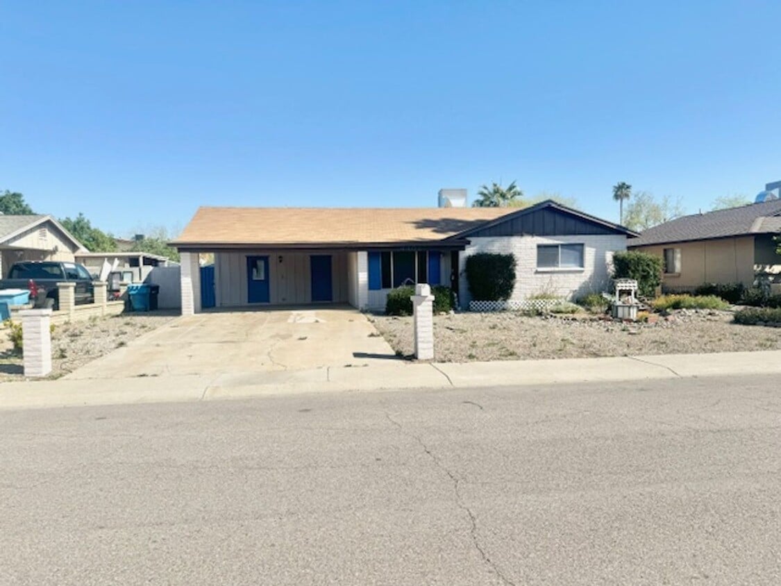 Primary Photo - Come settle in and make 4402 W. Altadena A...