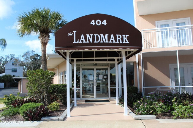 Building Photo - 404 S Beach St