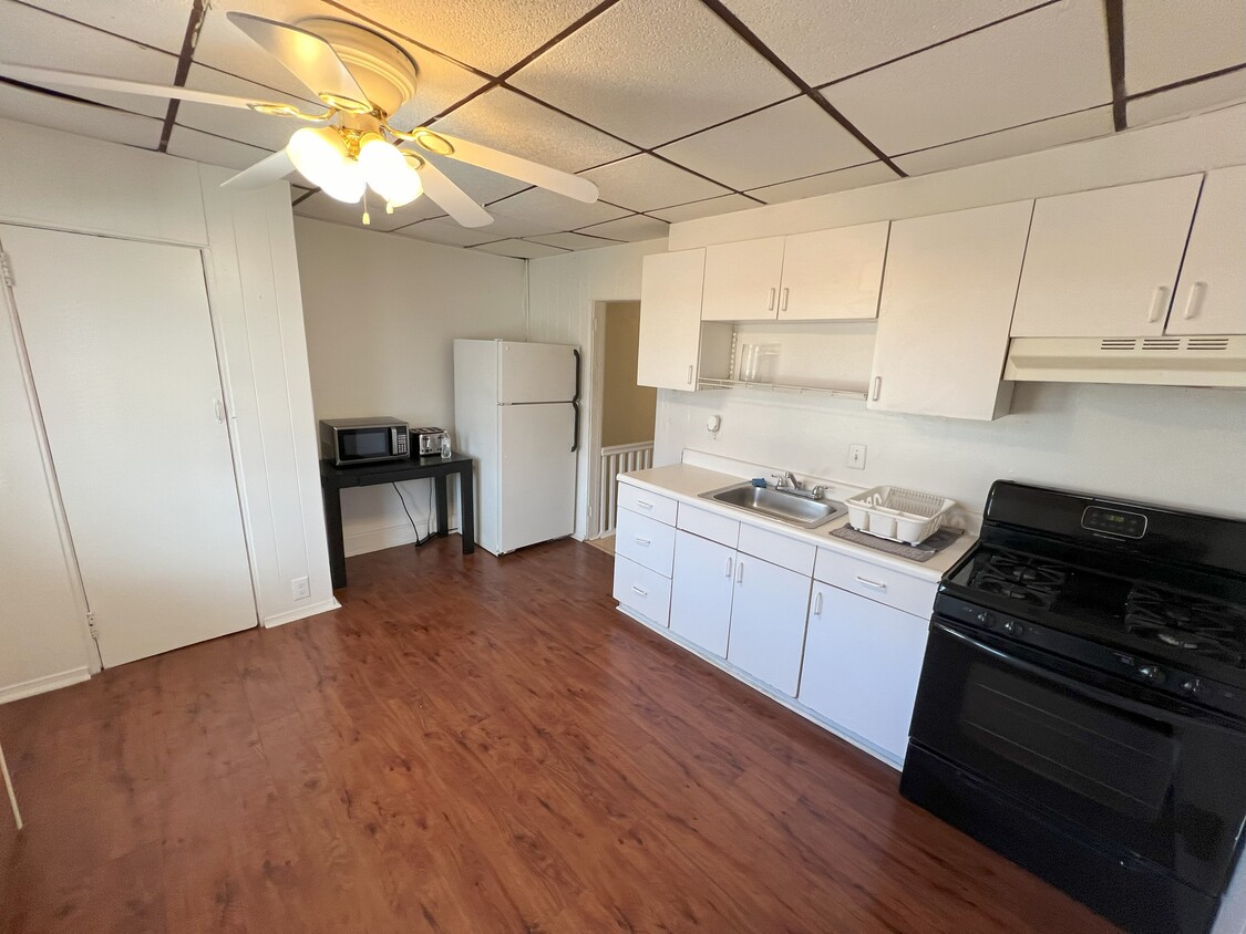 Foto principal - 7153 Torresdale Ave