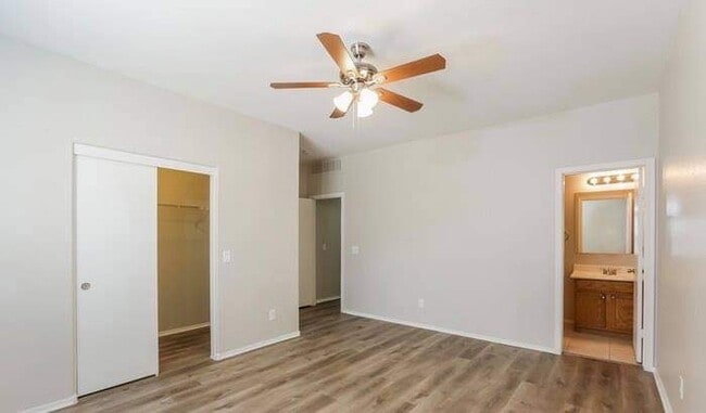 Building Photo - 9119 W Cambridge Ave