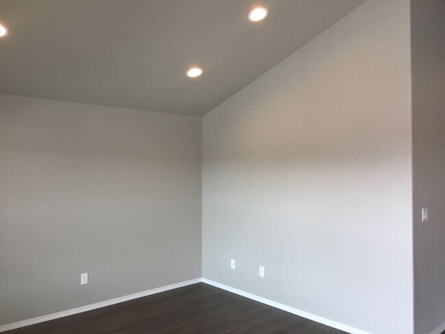 Foto del edificio - Newer 2 Bedroom / 1 Bathroom in SW Redmond