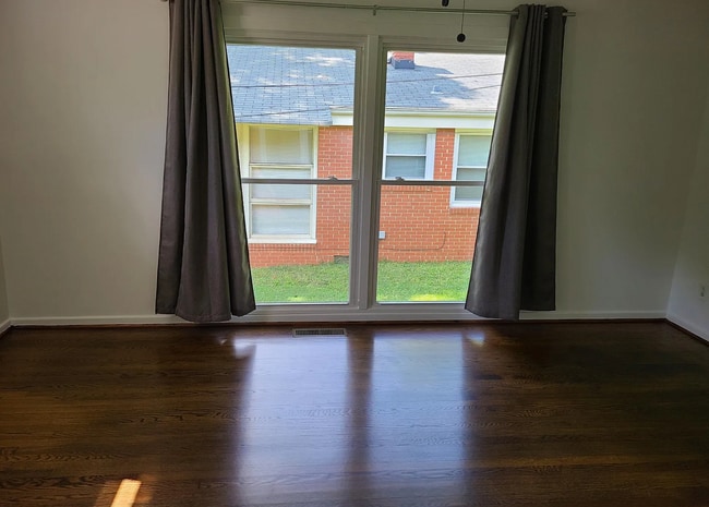 Sala de estar - 3500 Rogers St