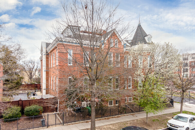 Foto del edificio - Pierce School Lofts