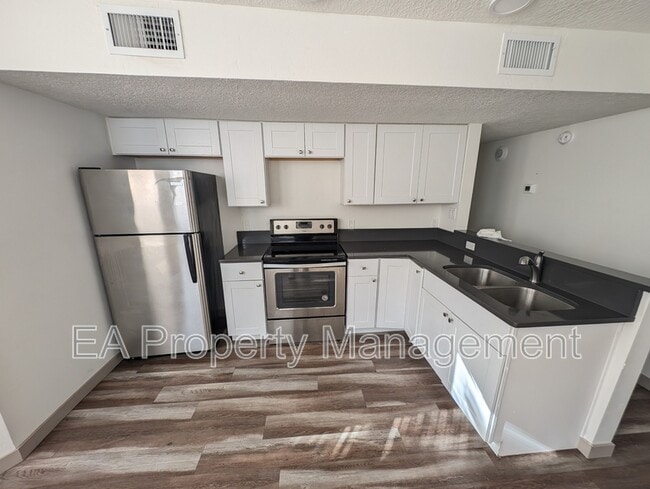 Foto del edificio - 725 Edith Blvd SE