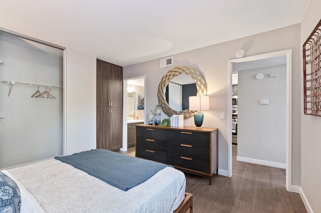 Building Photo - Hensley at Corona Pointe